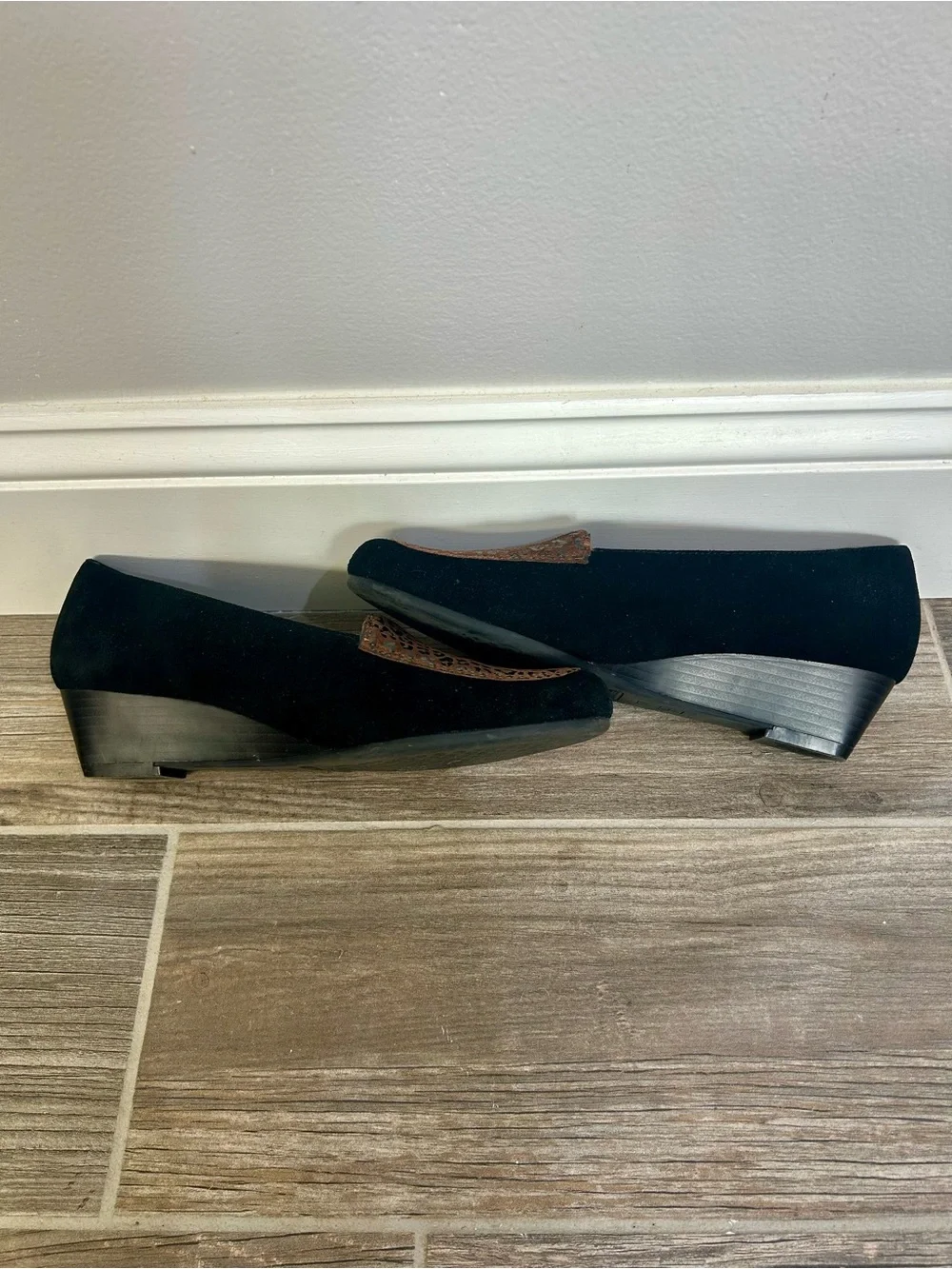 AEROSOLES elevate your